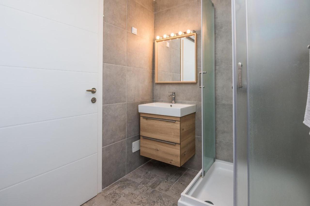 Apartments Pejakovic Vir Exterior photo