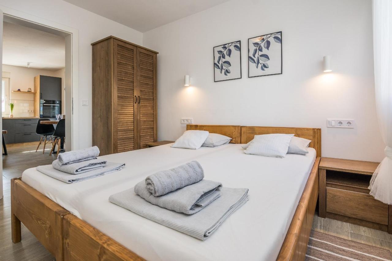 Apartments Pejakovic Vir Exterior photo