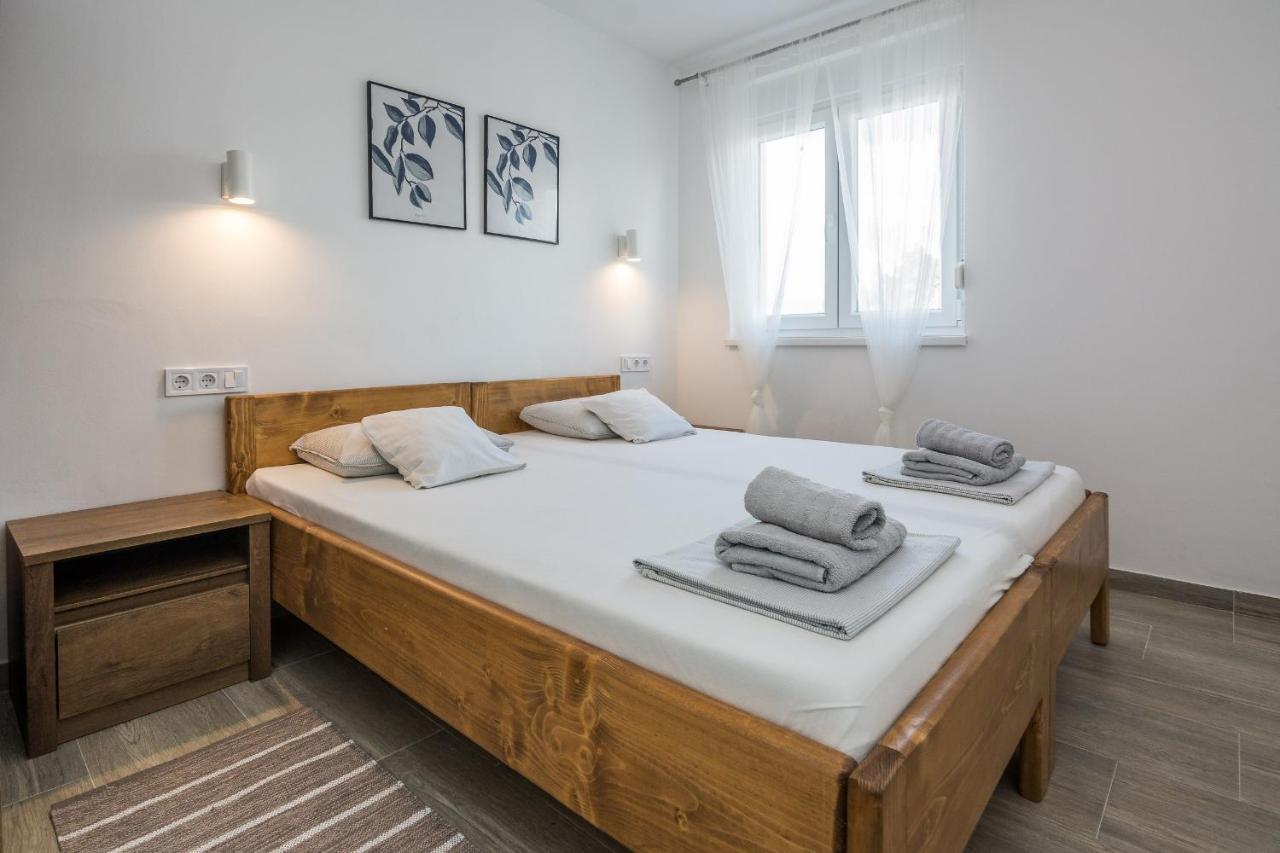 Apartments Pejakovic Vir Exterior photo